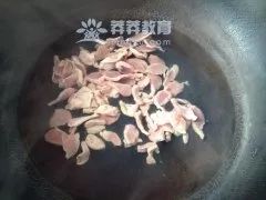 产妇莴笋炒肉的做法,莴笋炒鸡脯肉月子餐