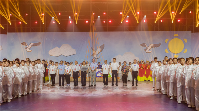 央视体育主持韩乔生,韩乔生解说世界拳王争霸赛