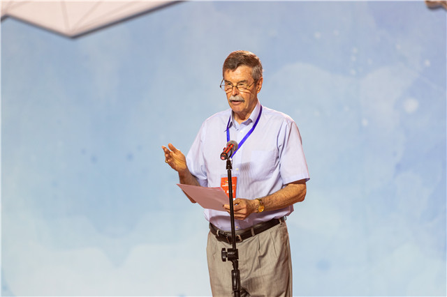 央视体育主持韩乔生,韩乔生解说世界拳王争霸赛