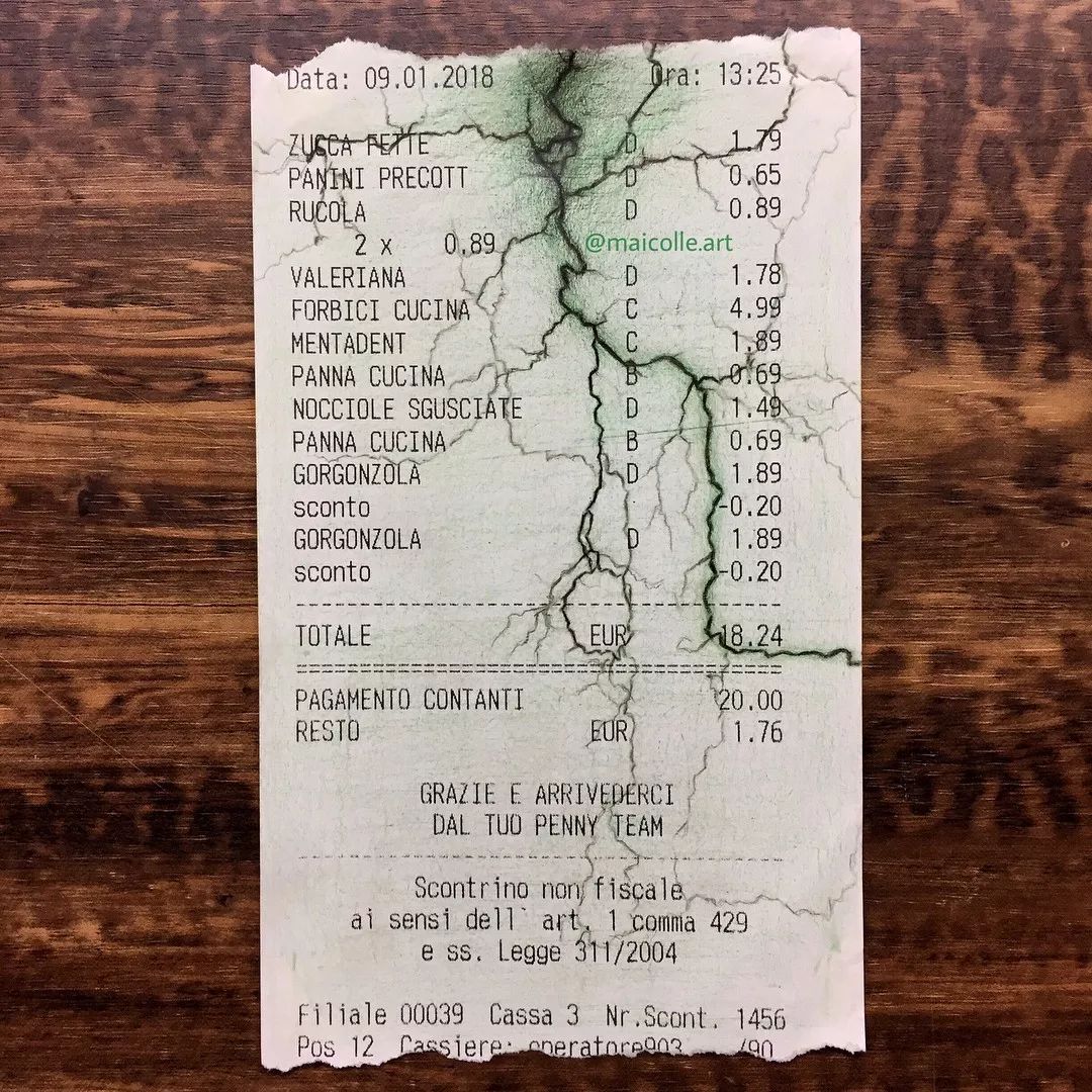 画纸用光了？多去几趟超市就有了。他把购物小票秒变成世界名画