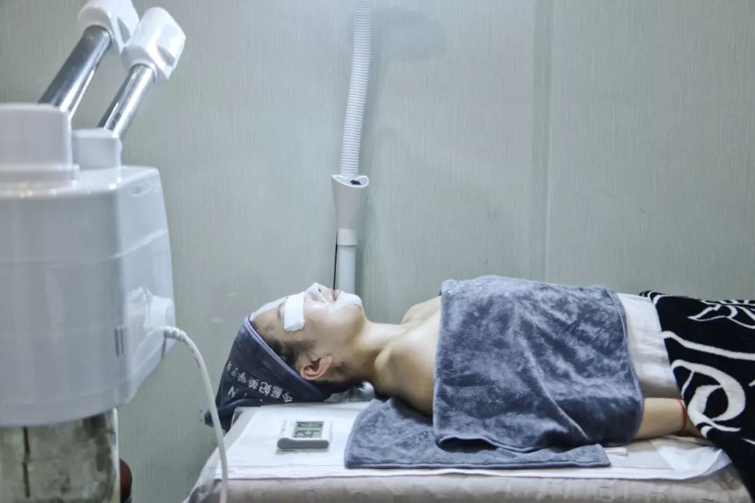 长见识了，西安这店只让脸大的妹子进？