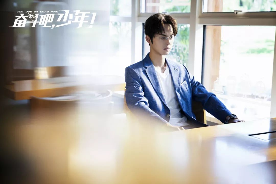 如果《奋斗吧少年》里的小哥哥教我打网球，我能瘦成一道闪电