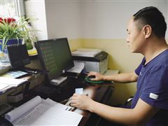 白子君：乡村医生变身农科专家