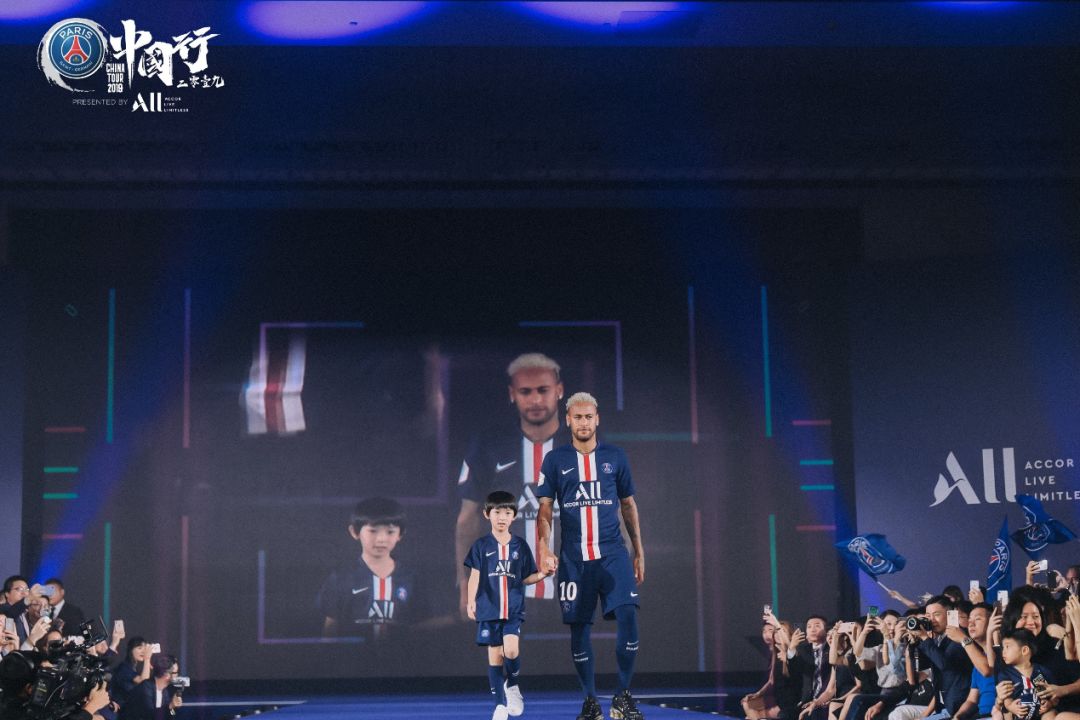 巴黎圣日耳曼内马尔姆巴佩跳舞,巴黎圣日耳曼姆巴佩内马尔圣诞