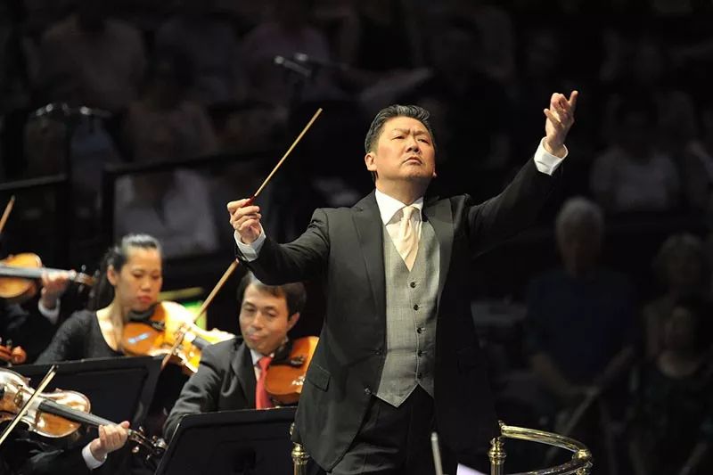 一场汇集了各种经典曲目的音乐会,每一张唱片背后的音乐