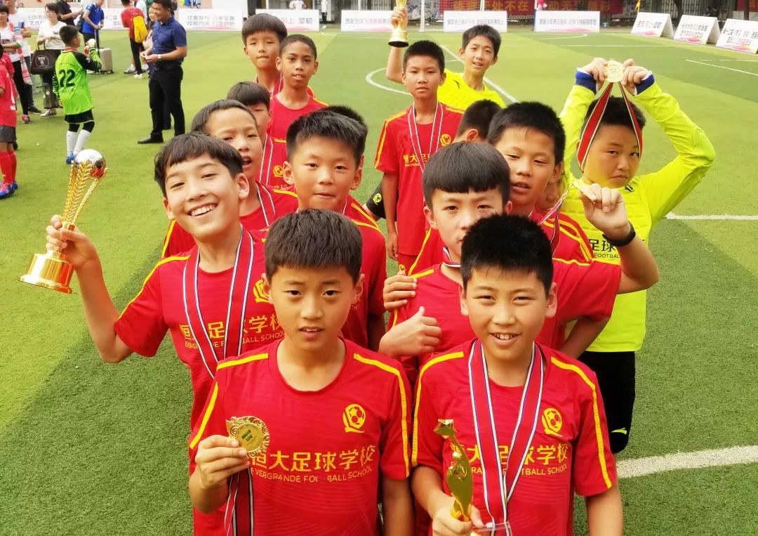 恒大皇马足球基地外教,恒大足校皇马精英队