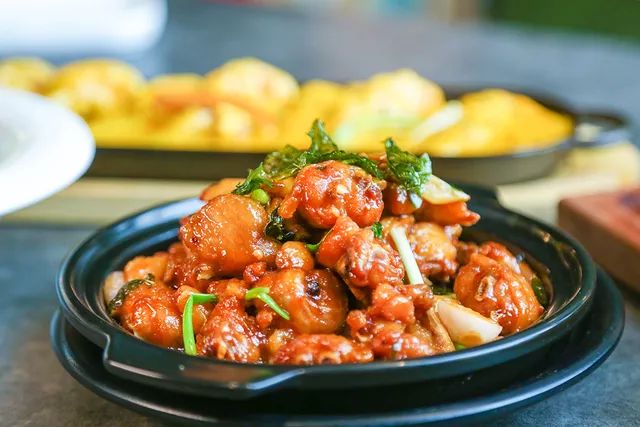 等了3年，这家神店终于开进东区，西餐+中餐+泰餐…1秒吃出国际感