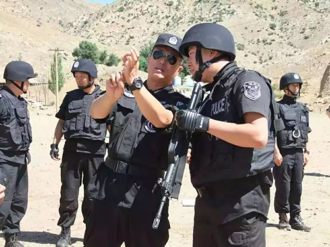 不忘初心牢记使命警营父子兵,不忘初心牢记使命公安在行动