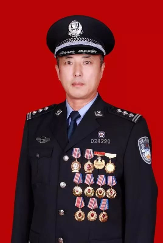 不忘初心牢记使命警营父子兵,不忘初心牢记使命公安在行动