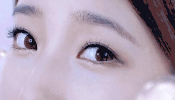 马应龙水晶眼膜视频,马应龙八宝多肽眼膜