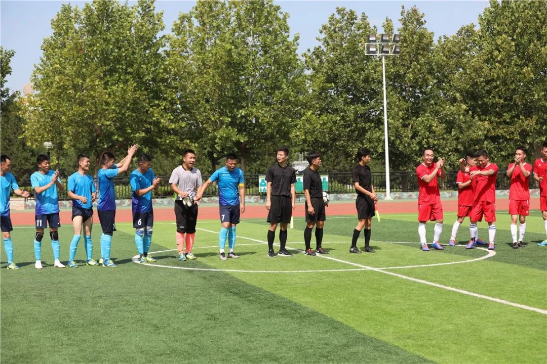 强军杯“卫士动力”业余足球比赛济南赛区激战正酣，总队机动支队率先取得决赛入场券！