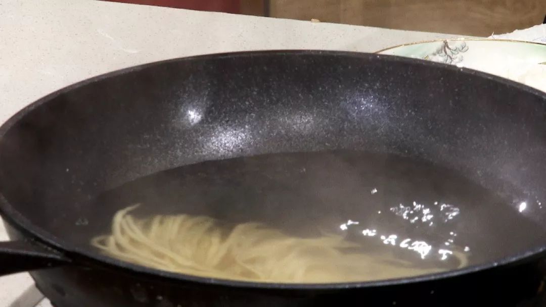 养生厨房近日视频,养生厨房今日菜谱糯香软锅贴