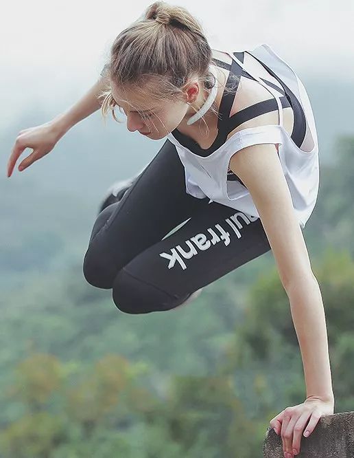 熬夜加班按摩,熬夜低头玩手机颈椎病