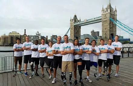 一双鞋竟装上28片“刀锋”弹簧？！穿上暴走跳跃，感觉能起飞了