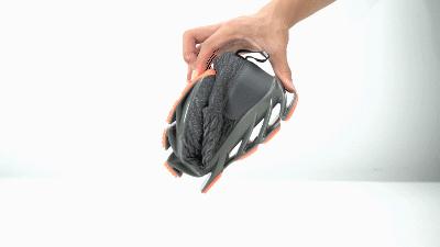 一双鞋竟装上28片“刀锋”弹簧？！穿上暴走跳跃，感觉能起飞了