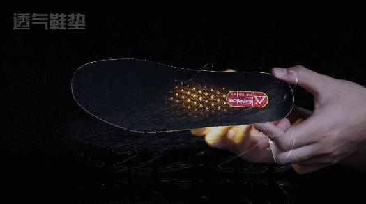 一双鞋竟装上28片“刀锋”弹簧？！穿上暴走跳跃，感觉能起飞了