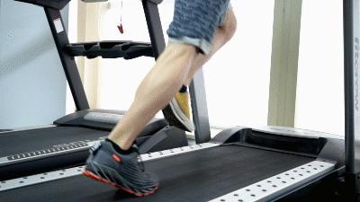 一双鞋竟装上28片“刀锋”弹簧？！穿上暴走跳跃，感觉能起飞了