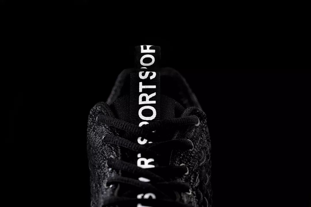 一双鞋竟装上28片“刀锋”弹簧？！穿上暴走跳跃，感觉能起飞了