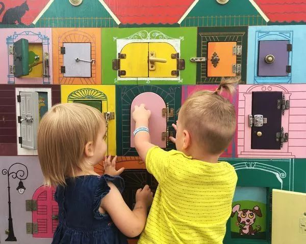 带小朋友坐飞机最好去哪里,带孩子坐7个小时的飞机怎么度过