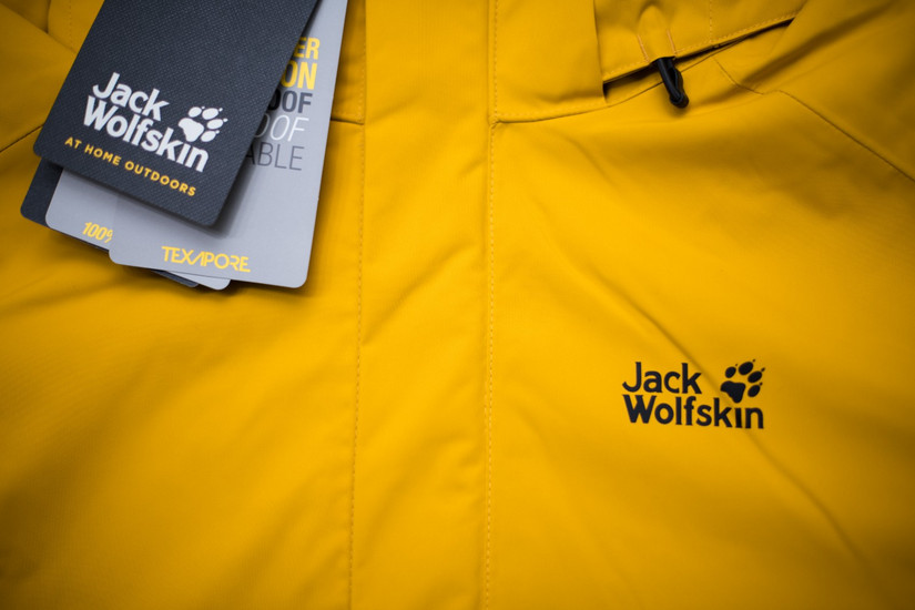 冲锋衣透气防水最好的是哪一款,2024年最火的冲锋衣防水防风透气