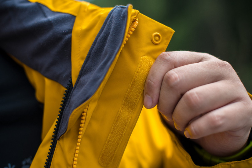 冲锋衣透气防水最好的是哪一款,2024年最火的冲锋衣防水防风透气