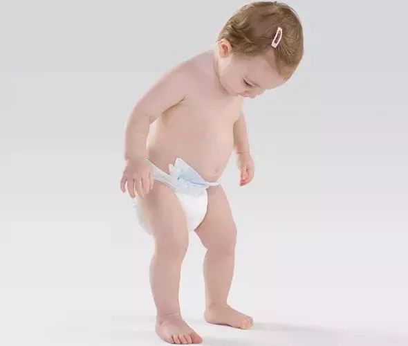 多大适合给孩子穿鞋了,小孩穿鞋好还是光脚好