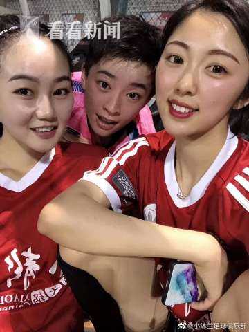 颜值不输球技成都球圈现“网红”女足专挑男足过招