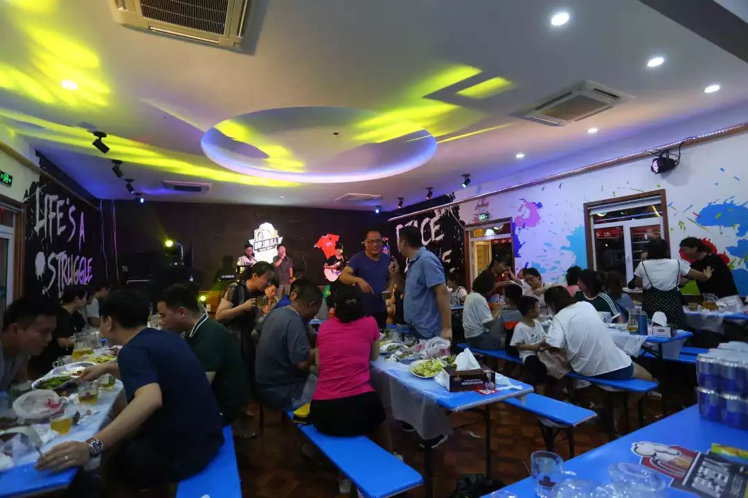 西海岸啤酒城音乐,金沙滩音乐主题酒吧