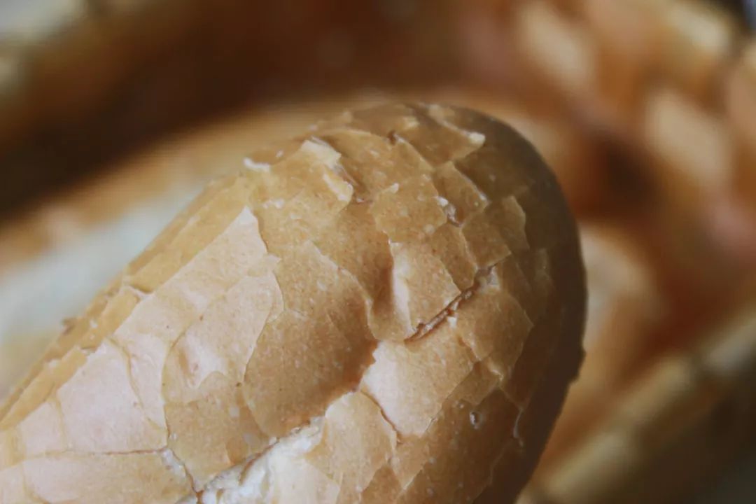 网购越南土特产|炼奶冰咖法包猪肝酱扎肉春卷虾片，一个下午茶全都拥有