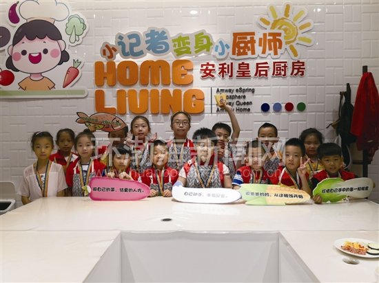 第三期“小记者变身小厨师”有爱的营养早餐惊艳全家