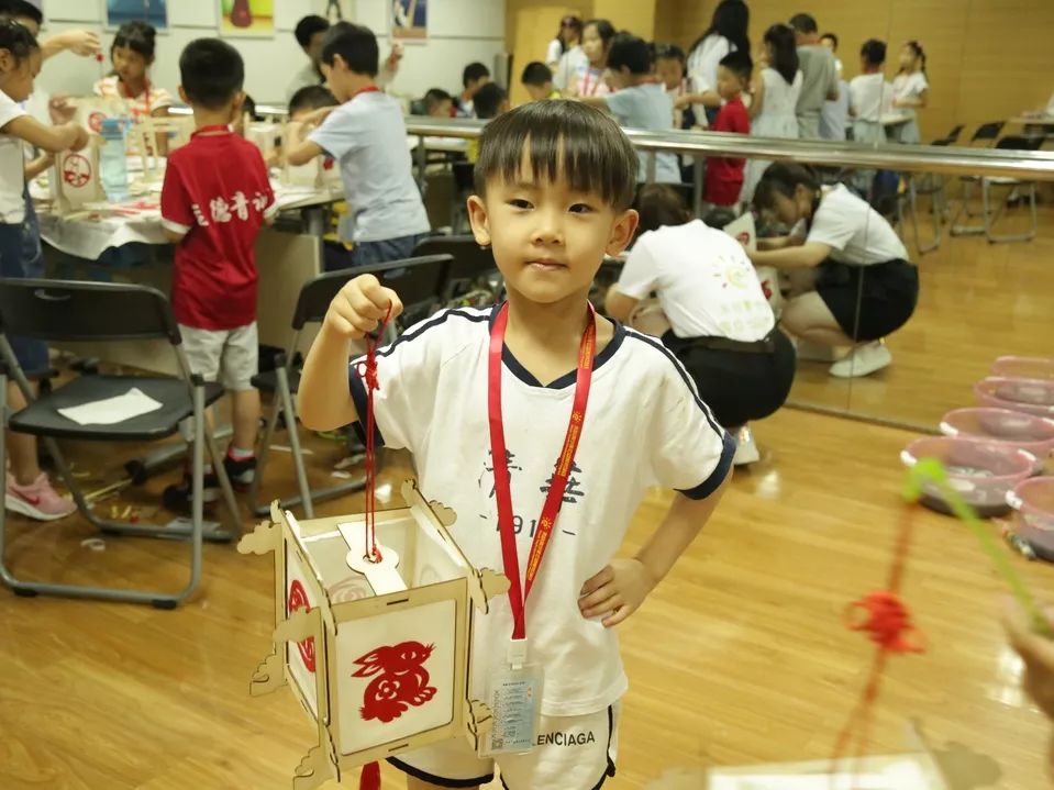 禾欣故事卷|一只漂流瓶的自述：因为遇见你，我珍惜自己