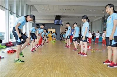 赖宣治和七星小学跳绳队的故事,跳绳教练赖宣治