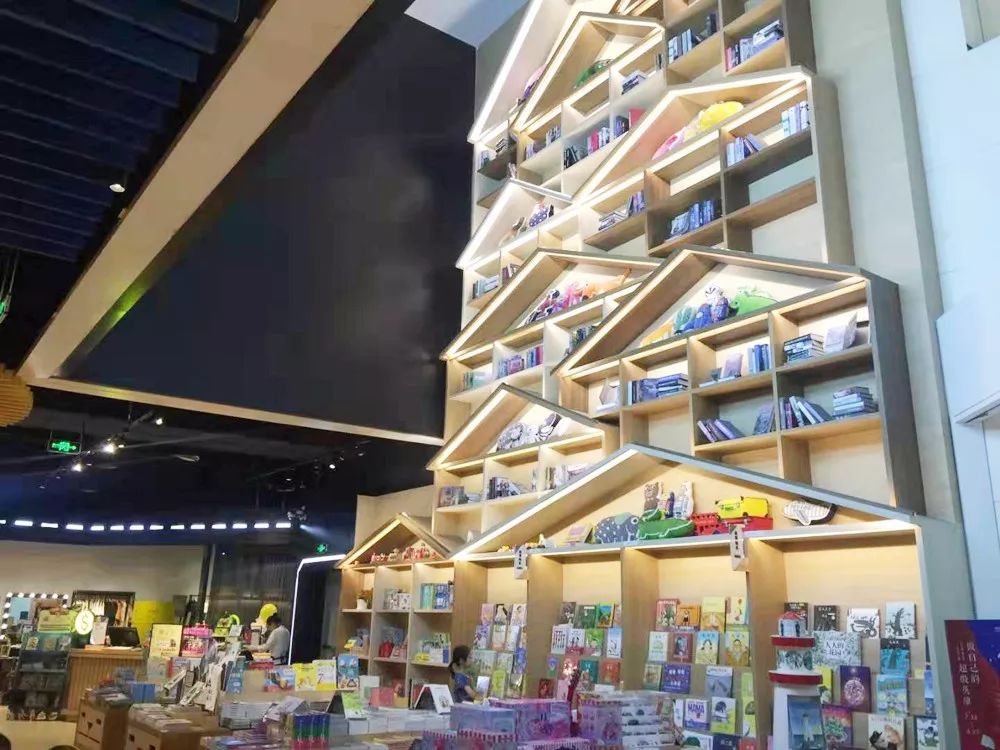 郑州二七广场对比成都,西安郑州同为新一线城市