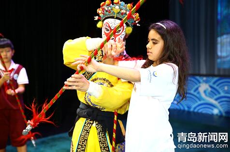 赏京剧看展览踢足球……乌拉圭师生在青岛玩嗨了