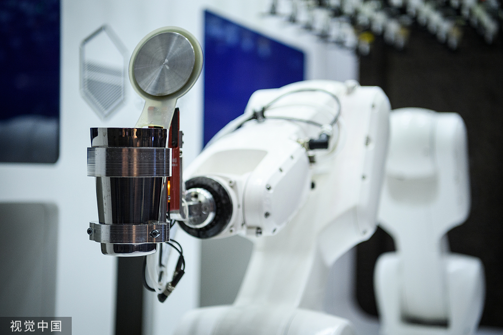 国外调酒机器人视频,顶级智能机器人调酒视频