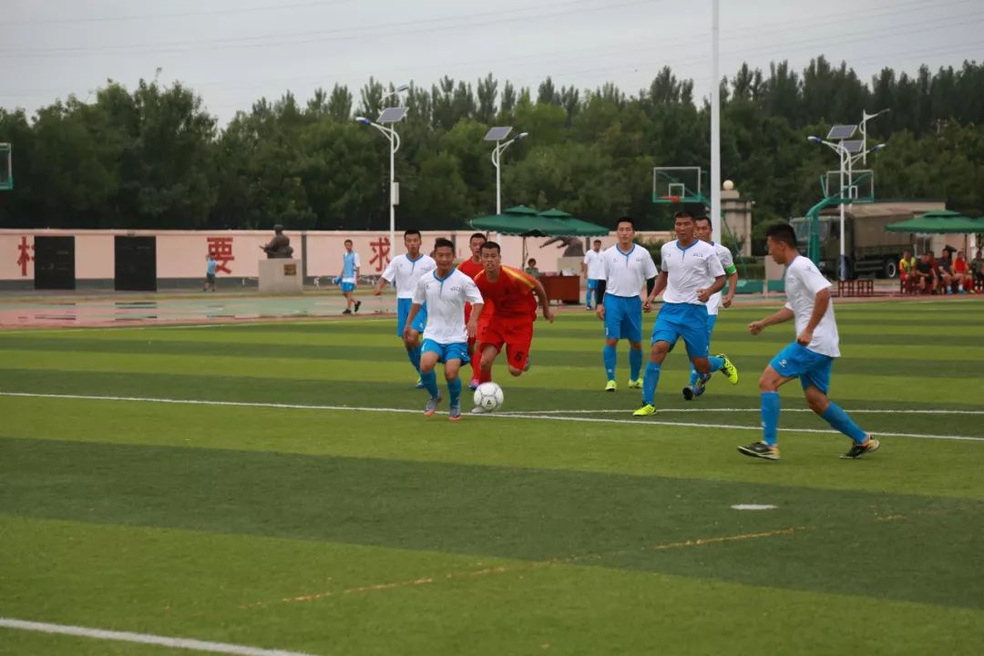 强军杯“卫士动力”业余足球比赛上演强强对决，*警武**聊城支队首先抢得出线主动权