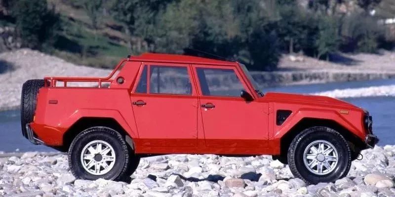 在V12引擎被人类灭绝之前，我决定吹一段唢呐，猛夸一顿