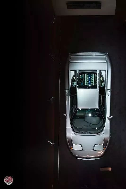 在V12引擎被人类灭绝之前，我决定吹一段唢呐，猛夸一顿