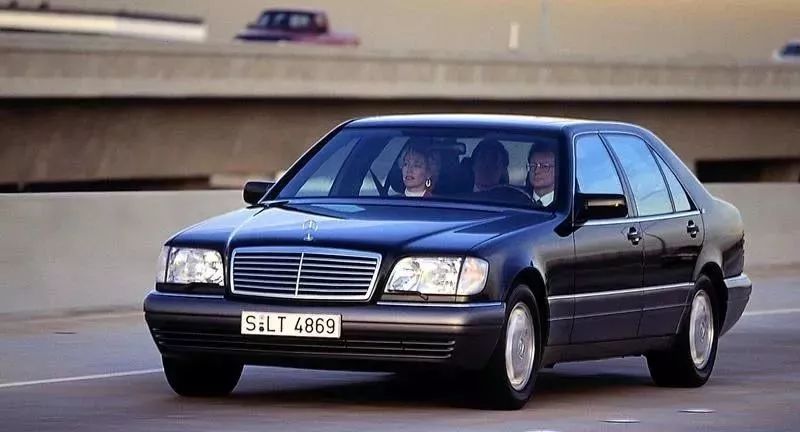 在V12引擎被人类灭绝之前，我决定吹一段唢呐，猛夸一顿