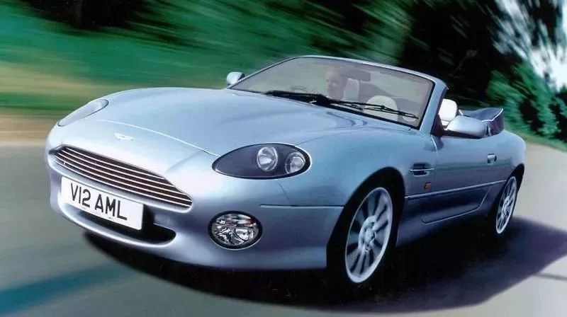 在V12引擎被人类灭绝之前，我决定吹一段唢呐，猛夸一顿