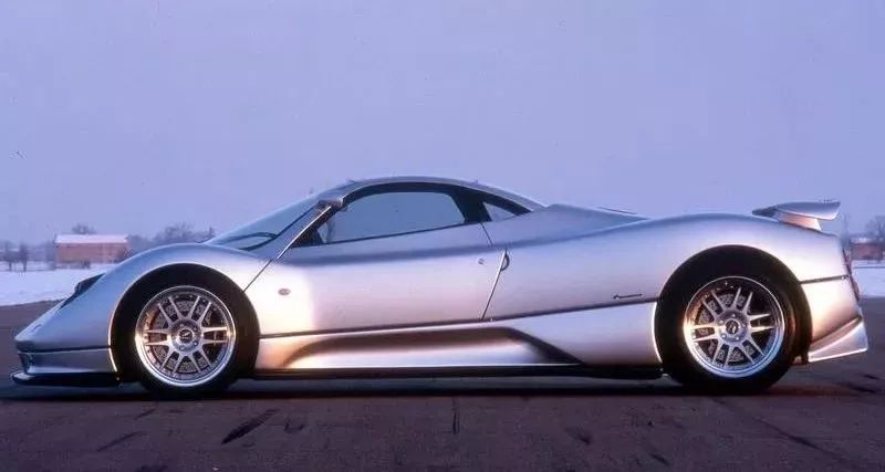 在V12引擎被人类灭绝之前，我决定吹一段唢呐，猛夸一顿