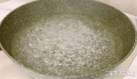 铁锅怎么养锅才不粘锅,熟铁锅怎么养才不粘锅