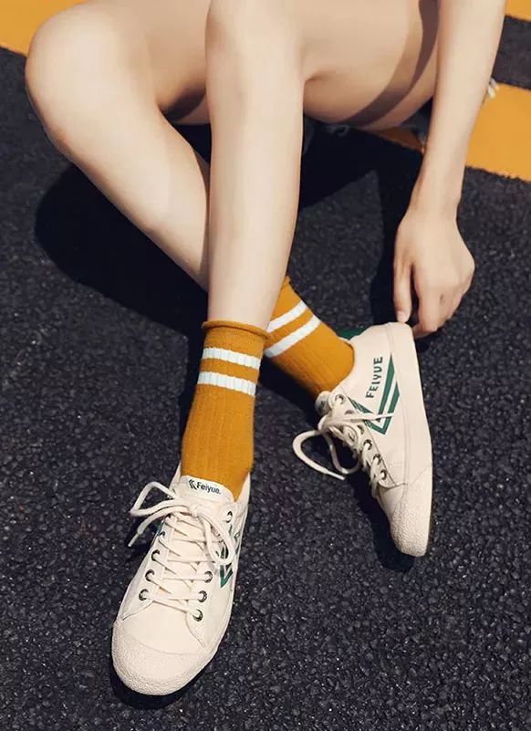 中国60年前造了双小白鞋，法国人一夜“偷走”赚翻了！今天它潮回来了