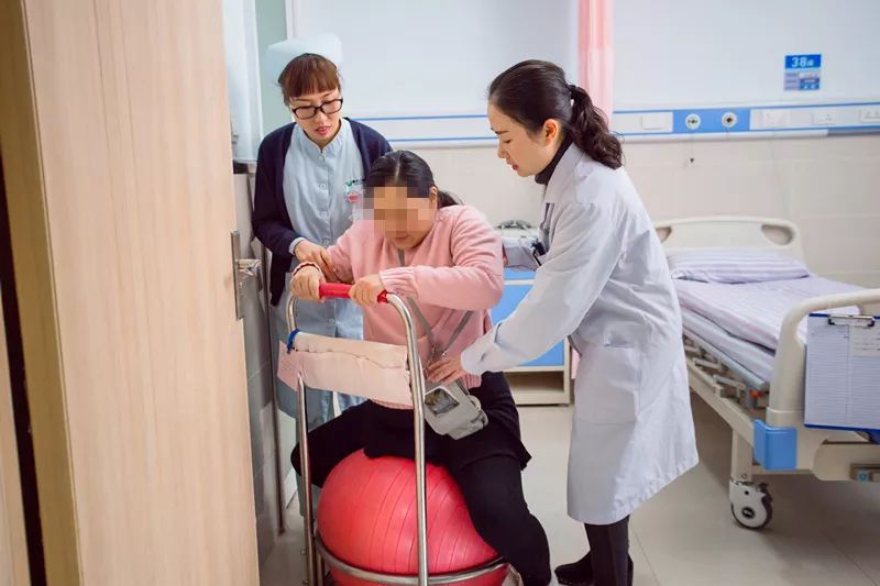 谭鑫：以爱为翼，以心暖心，让女性绽放生命之花