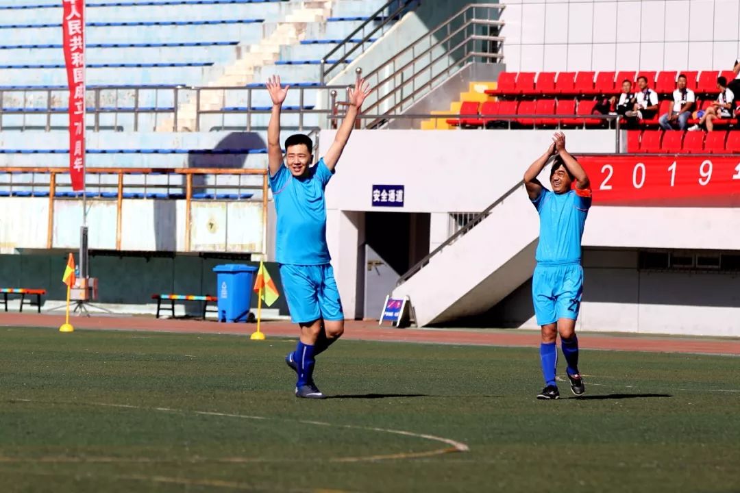 喜讯足球比赛冠军,喜报战报