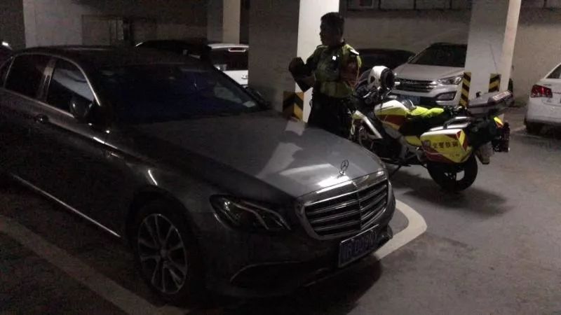 开自己的车，套自己的牌？警察蜀黍：罚款！拘留！