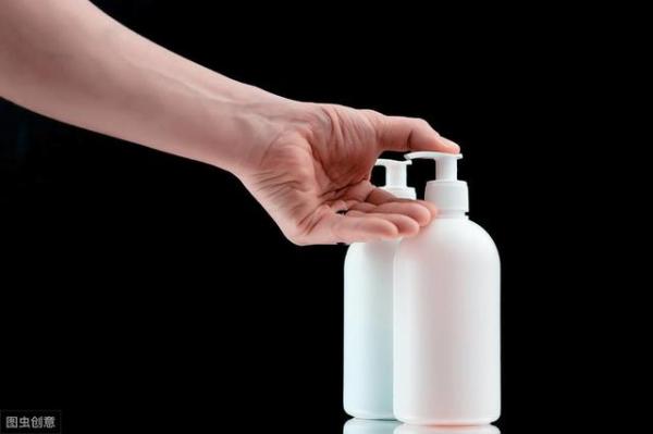 洗头用热水起头屑,如何正确洗头水要顺着头皮洗