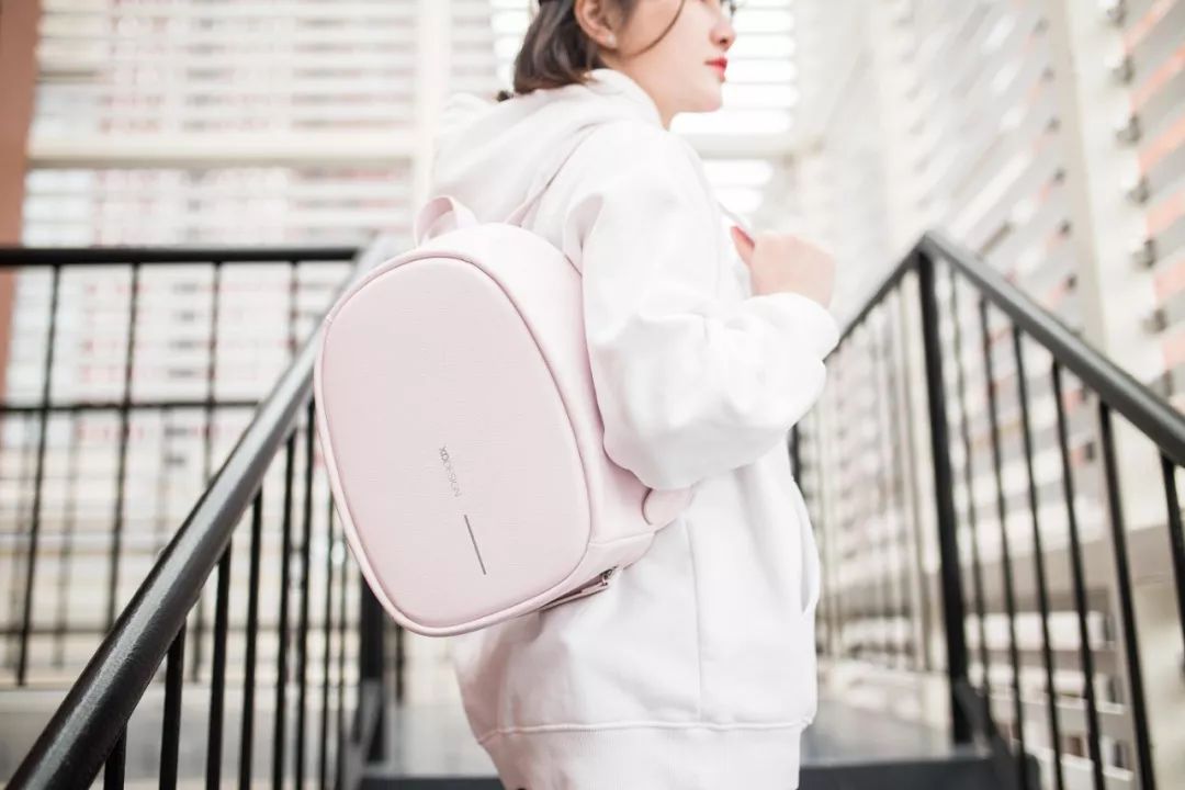 人人都在背的双肩包,每个人都需要大牌包包