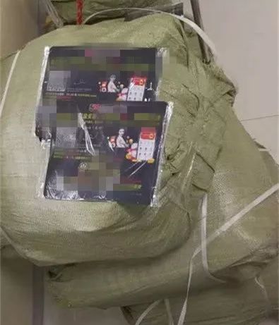 太猖狂！赌博广告做上鼠标垫竟然还敢堂而皇之派送...