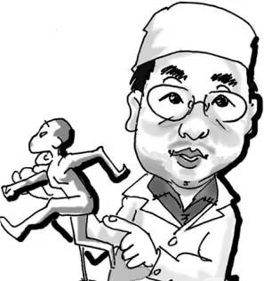 心疼！菏泽一月嫂抱仅40天男婴做饭时锅中鸡蛋突然爆开，孩子腿和肚皮烫出了泡...